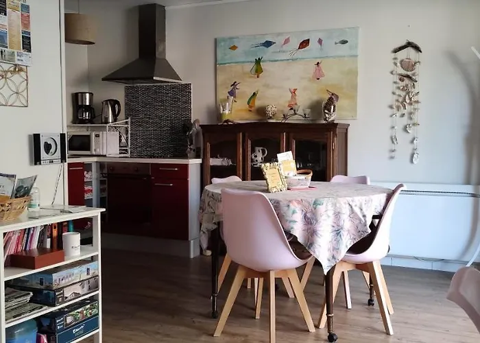 Maison De Avec Terrasse Et Jardin, Hébergement de vacances *