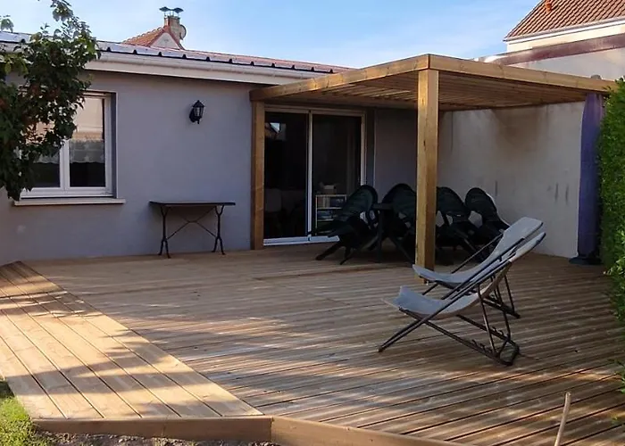 Maison De Avec Terrasse Et Jardin,