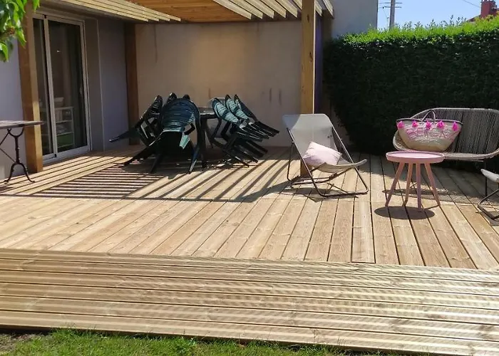 Hébergement de vacances Maison De Avec Terrasse Et Jardin, *