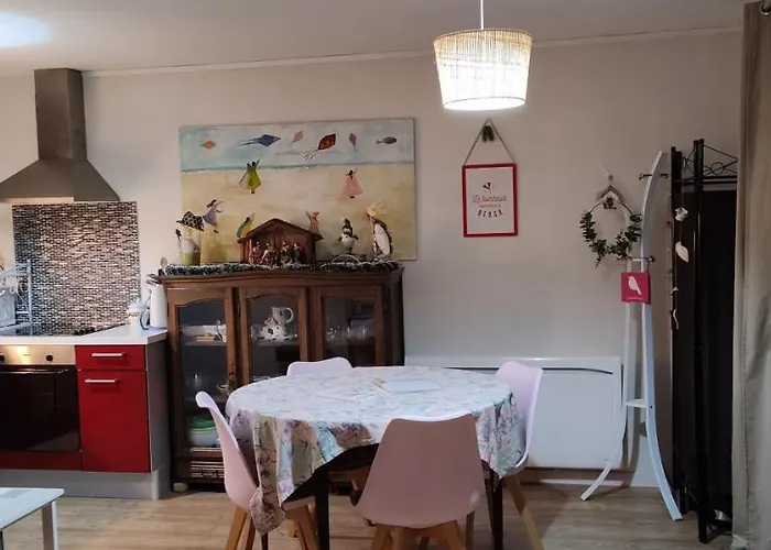 Maison De Avec Terrasse Et Jardin, Hébergement de vacances *