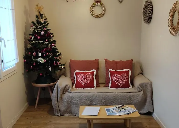 Maison De Avec Terrasse Et Jardin, Hébergement de vacances *