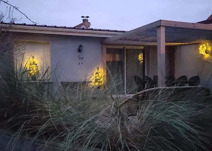 Hébergement de vacances Maison De Avec Terrasse Et Jardin, *