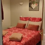 Maison De Avec Terrasse Et Jardin, *