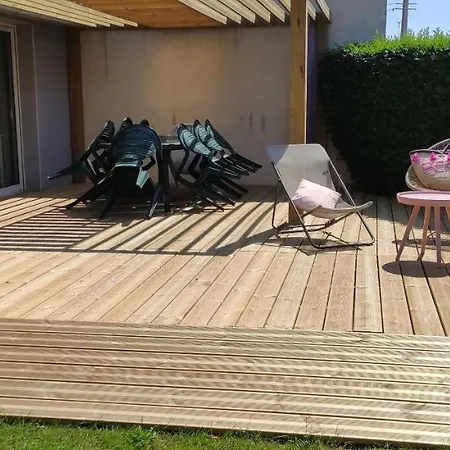 Holiday home Maison De Avec Terrasse Et Jardin, *