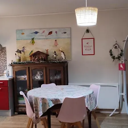 Maison De Avec Terrasse Et Jardin, Hébergement de vacances *