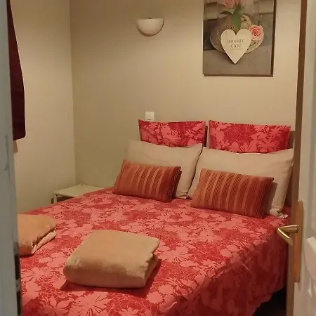 Maison De Avec Terrasse Et Jardin, *